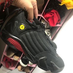 Jordan RETRO BLVK RED